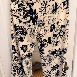 Abercrombie & Fitch Black and Cream Floral Pants